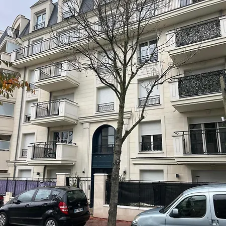 Beautiful Modern Near Paris *